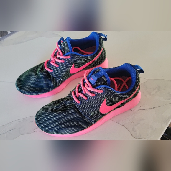 Nike Roshe One Women's Athletic Shoes US Size 7.5 - Used - Picture 4 of 5